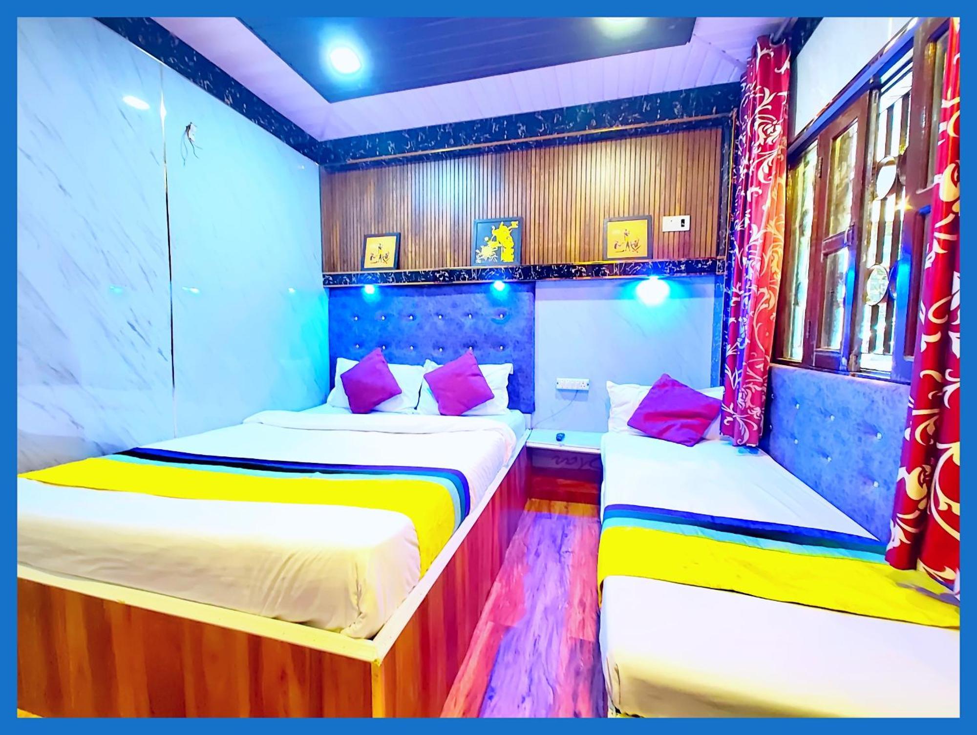 Flattiess ! Hotel Near Mall Road - Open Sitting Area On Terrace With Full Naini Lake View And Mountain Valley View - Wi Fi - Room Service Available - Top Rated Hotel Nainital Exterior photo